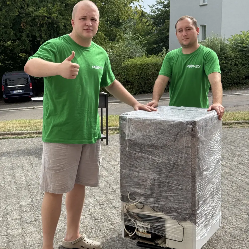Muvex liefert ein verpacktes Großgerät mit der Sackkarre zum Kunden